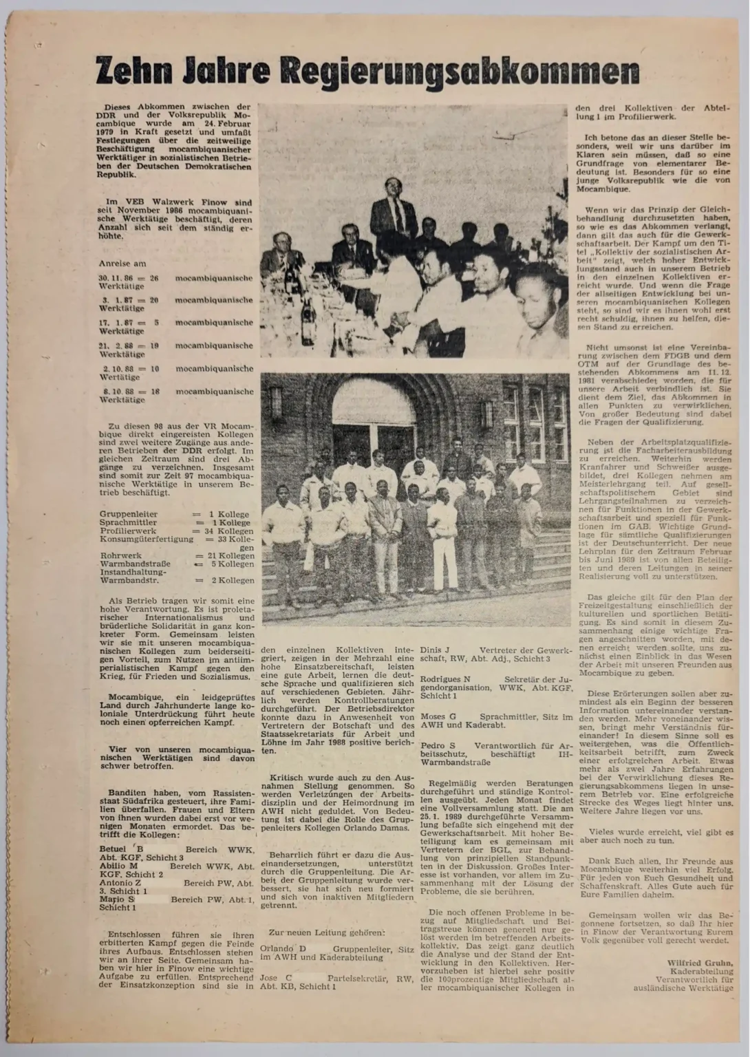Zeitungsseite „Zehn Jahre Regierungsabkommen“ aus der Werkszeitung „Walzwerker“, 1989, mit Fotos einer Festversammlung und einer Gruppe mosambikanischer Arbeitnehmer vor einem Portal